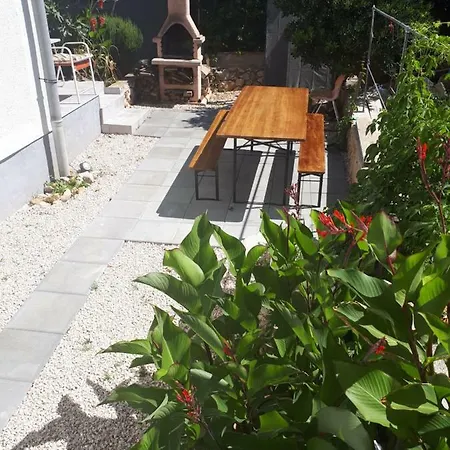 Apartment Aquamarine Vir