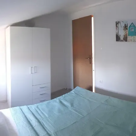 Apartment Aquamarine Vir
